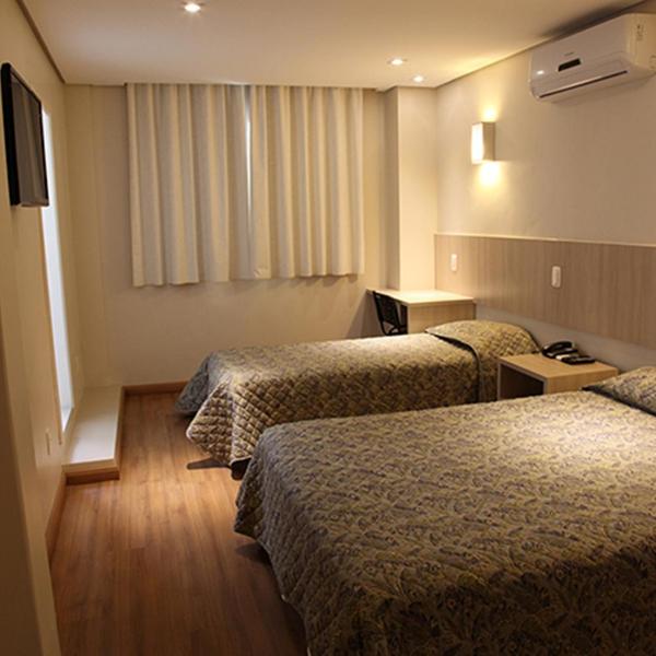 Golden Hotel - O MAIS CENTRAL - Pet Friendly - Foto 2