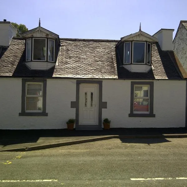 RoSE COTTAGE THREE BEDROOM HOUSE WITH PARKING, hotell i Dalleagles