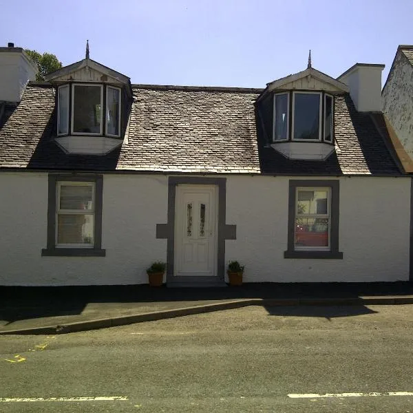 RoSE COTTAGE THREE BEDROOM HOUSE WITH PARKING, hotel a Dalmellington