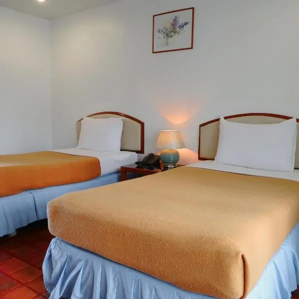 ทริปเปิ้ล รีสอร์ท, hotel in Ban Tha Rap
