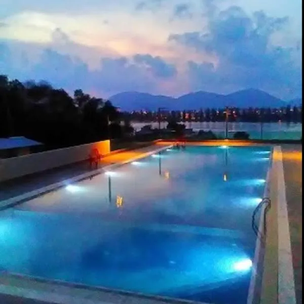 Marina Height Seaview Resort, Teluk Batik, Lumut, hotel di Kampong Tebing Rabak