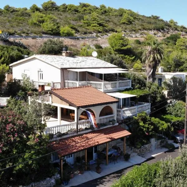 Apartments Uskok, hotel v destinaci Vis