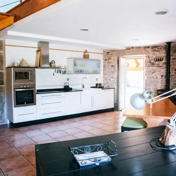 Casa de Vacaciones en Galicia de Karlos, hotel in Cusanca