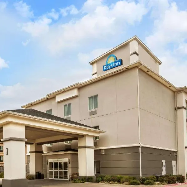 Days Inn & Suites by Wyndham Mineral Wells, hotel em Graford