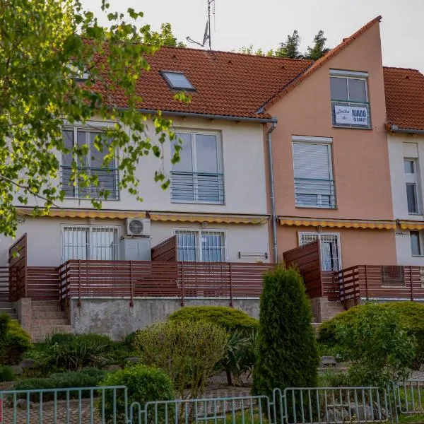 Dollár Apartman, отель в городе Орфю