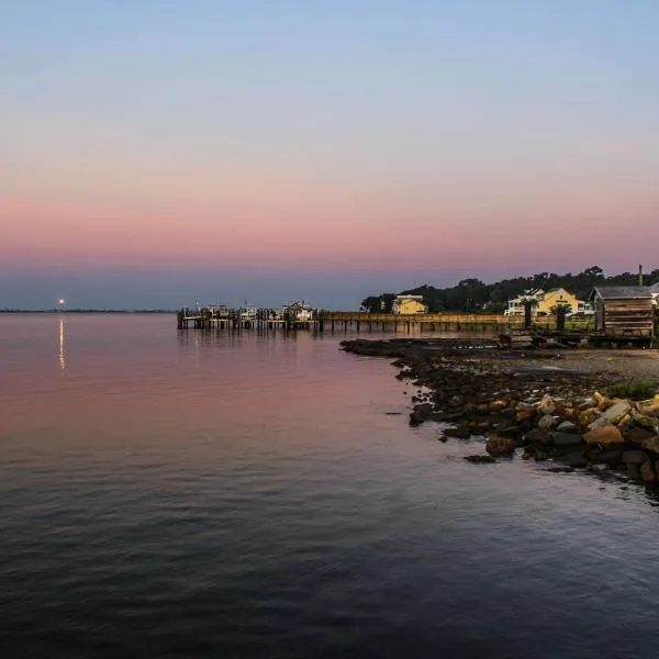 River Hotel of Southport, hotel in Oak Island