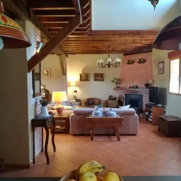 El Mirador del Gato I y II, hotel in Mesegar de Corneja