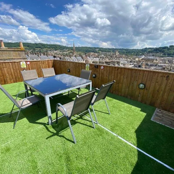 Bath Roof Terrace Apartment, City Centre, Sleeps up to 8, hotel v destinaci Bath