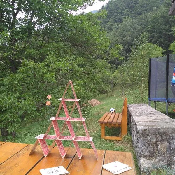 Taramour Cottages., hotel di Gornja Dobrilovina