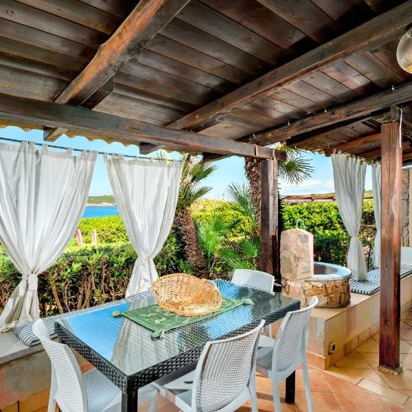 Villa a 50 metri dal mare, отель в Санта-Тереза​-Галлура