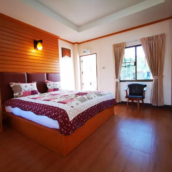 RS Phong Riverside Resort, hotell i Ban Kham Bon