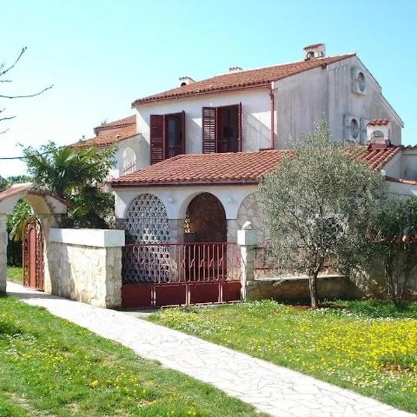 Apartments Jelena, hotel v destinaci Peroj