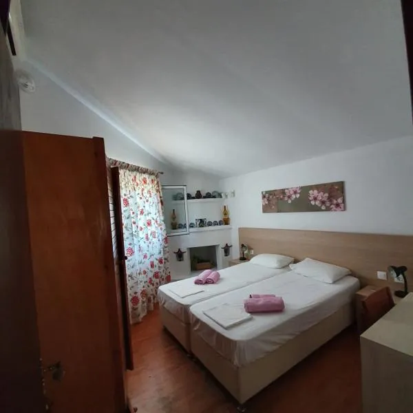Dionisos Studios and Apts Skiathos, hotel in Koukounaries