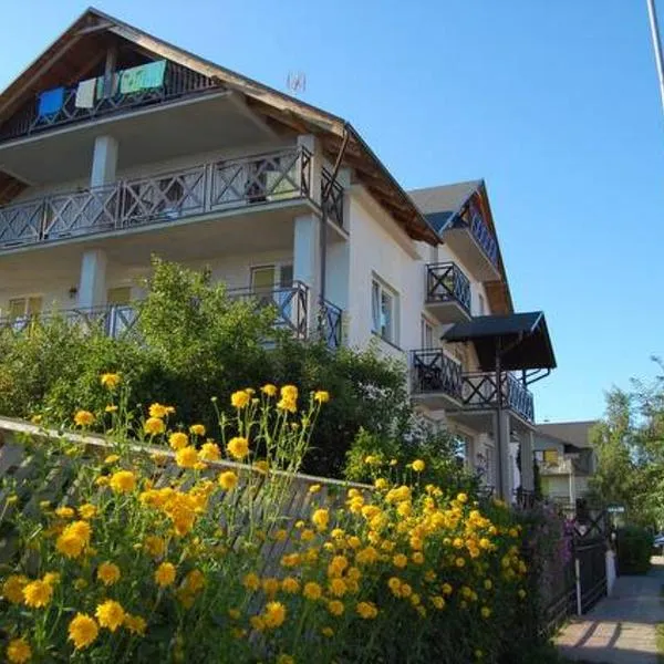 Dom Wypoczynkowy Alga2005, hotel in Karwia