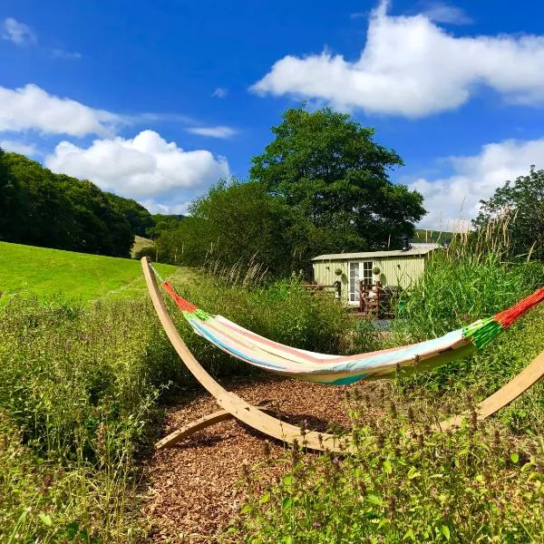 Mid Wales Luxury Huts โรงแรมในDarowen