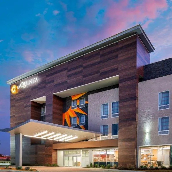 La Quinta Inn & Suites by Wyndham Lewisville, hotel en Lewisville