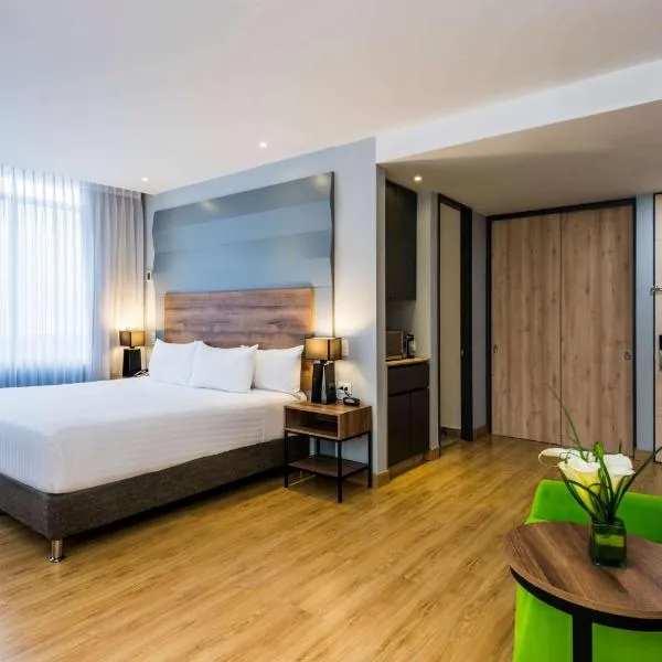La Quinta by Wyndham Medellin, hotel in Medellín