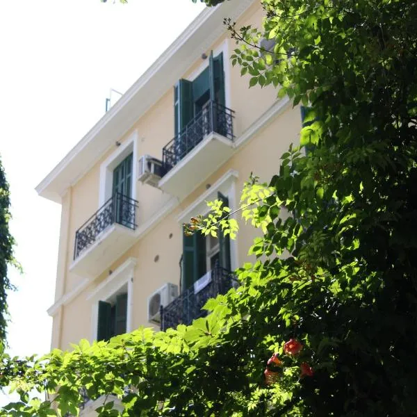 Elikon, hotel Athénban