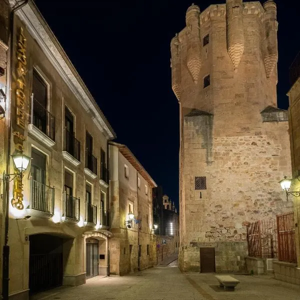 Luxor Torre del Clavero Apartments, hotel en Salamanca