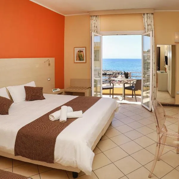 Janus Hotel, hotel v destinácii Castelsardo