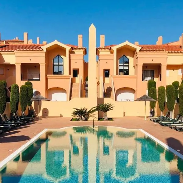 LUXURY APARTMENT - T1 vue sur piscine - PRAIA DA LUZ, hotel in Luz