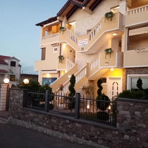 Apartments Ivanković, отель в городе Стариград