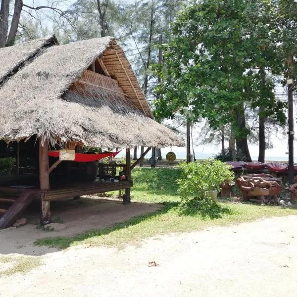 Fisherman's Hut , ขนำชาวเลโฮมสเตย์, hotel in Pak Meng