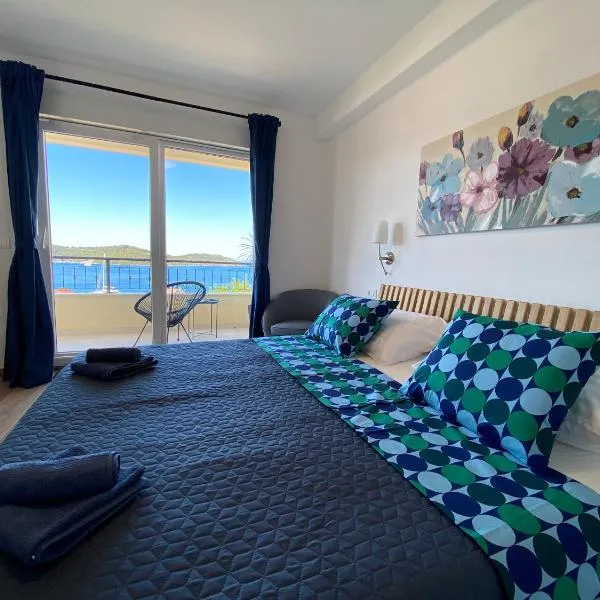 Apartment Sandra (2+2) with a breathtaking view 2, hotel in Vis