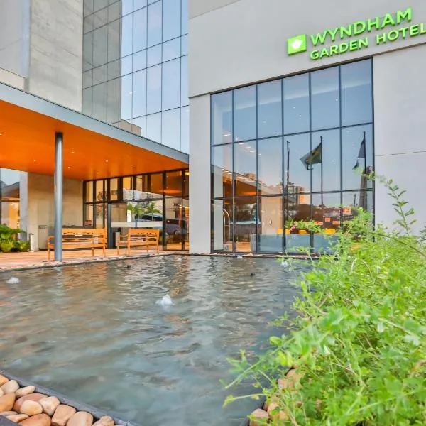 Wyndham Garden Ribeirão Preto Convention, מלון בPedra