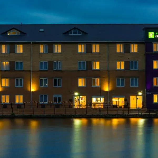 Holiday Inn Express Cardiff Bay, an IHG Hotel: Cardiff şehrinde bir otel