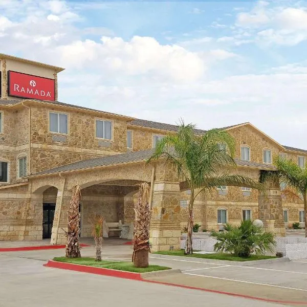 Ramada by Wyndham South Waco, hotell i Hewitt