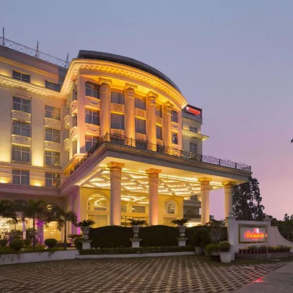 Ramada Plaza By Wyndham, Chandigarh Zirakpur, hotel in Sohāna