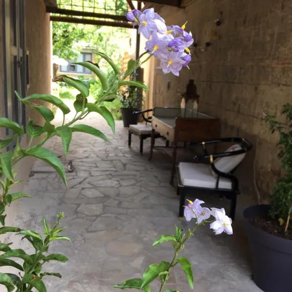 Un jardin en ville, hotel in Sarlat-la-Canéda