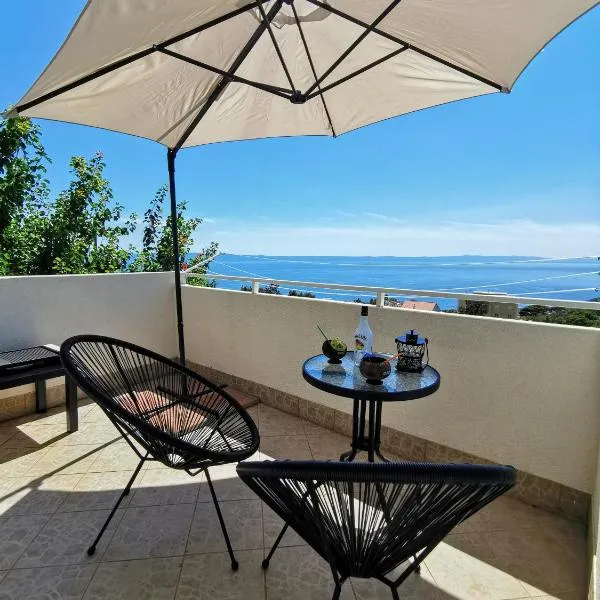 Guest house Astra - where mountain meets the sea, hotel di Makarska