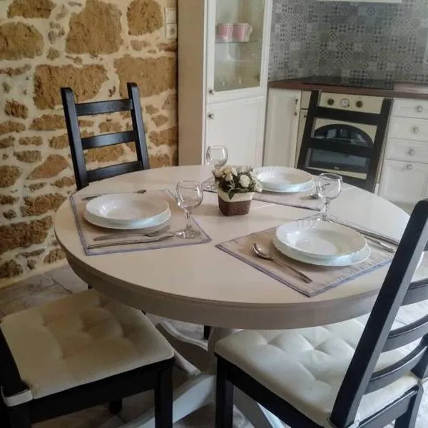 Traditional stone house, hotel v destinaci Sitia