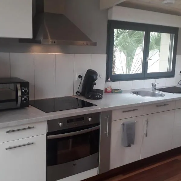 Jolie Maisonnette Studio, hotel in Saint-Herblain