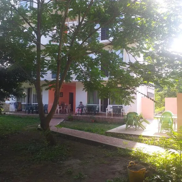 Lily Pearls Inn, hotel a Kobuleti