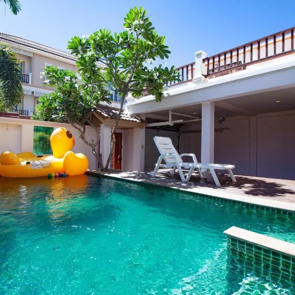 3 Bedroom Town Villa With Private Pool, hotel in Pattaya South