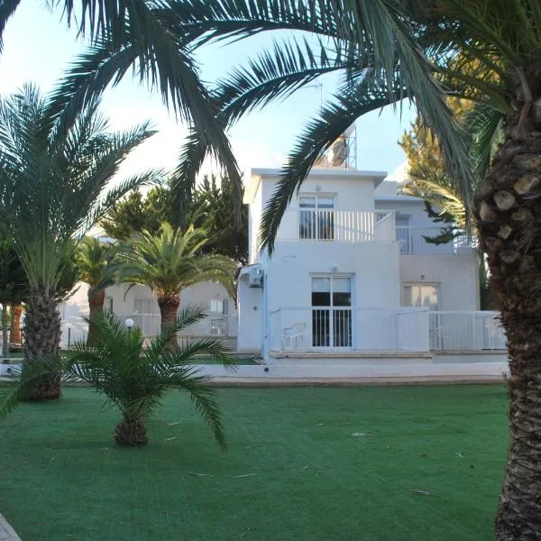 Flisvos Beach Apartments, hotel in Protaras