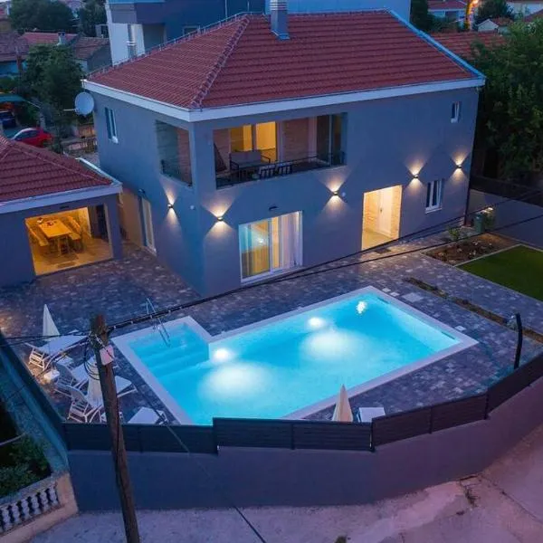 Villa Danica with pool, ξενοδοχείο σε Bibinje