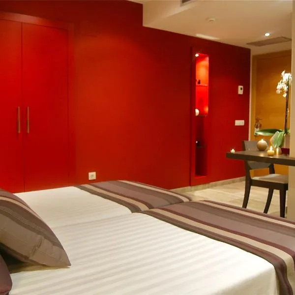 Restaurante y Alojamiento Can Mach, hotell i Tapis