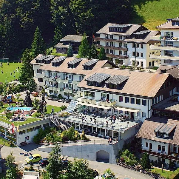 Ferienwohnungen JHS, hotel v destinaci Seewis im Prättigau