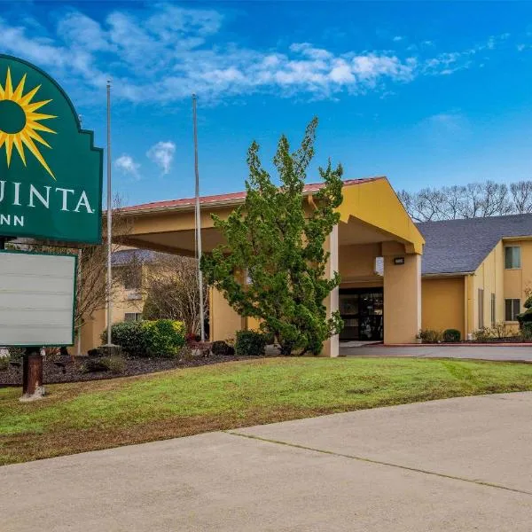 Viesnīca La Quinta Inn by Wyndham El Dorado pilsētā Eldorado