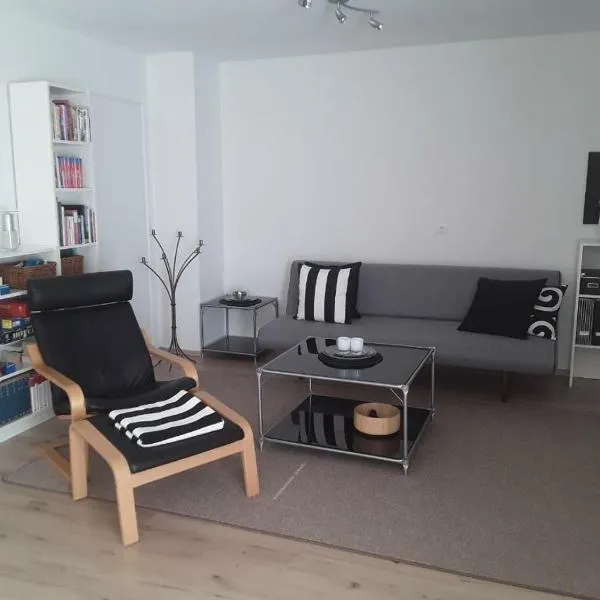 Freundliche Ferienwohnung mit großer Terasse, hotel in Aichstetten