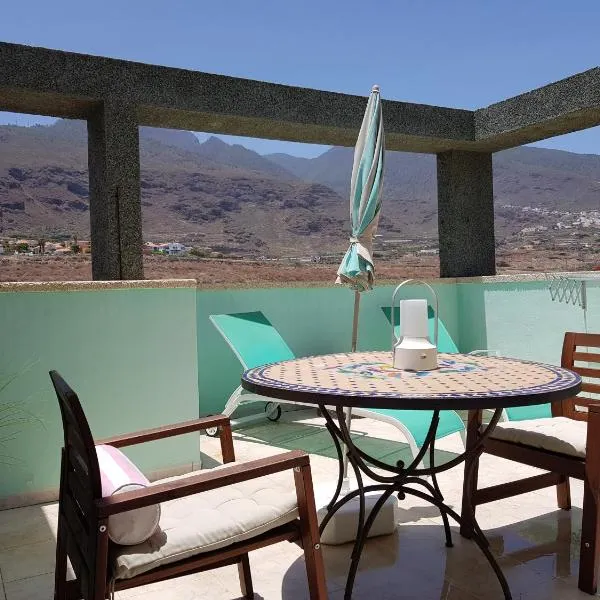 THE HAPPINESS PENTHOUSE Dream Holiday at 100m Beach, hotel v destinaci Candelaria