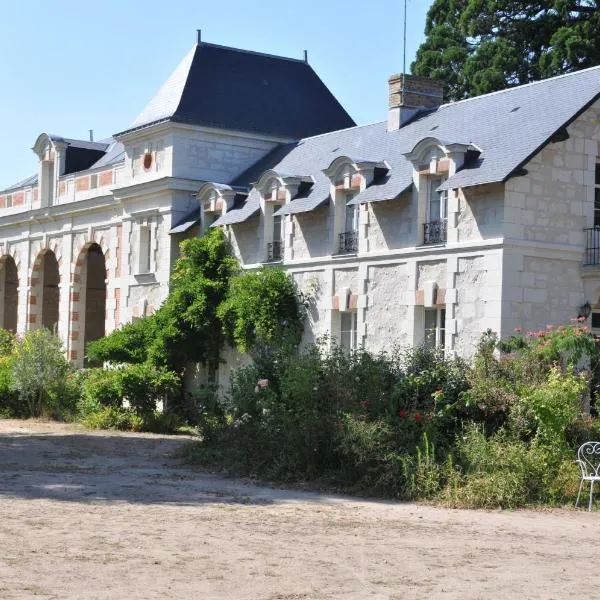 La Terrasse de L'Orangerie du Château - Art Nouveau - GITE 2 Personnes, hotell i La Breille-les-Pins