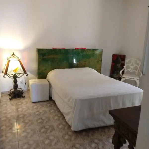 Casa da Lili-ESPAÇO INDEPENDENTE E PRIVATIVO, hotel v destinaci Brotas