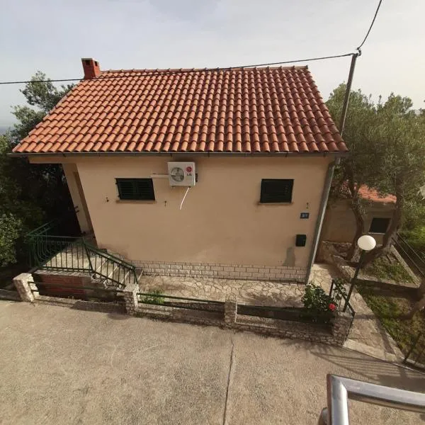 Apartman Maslina、ピサックのホテル