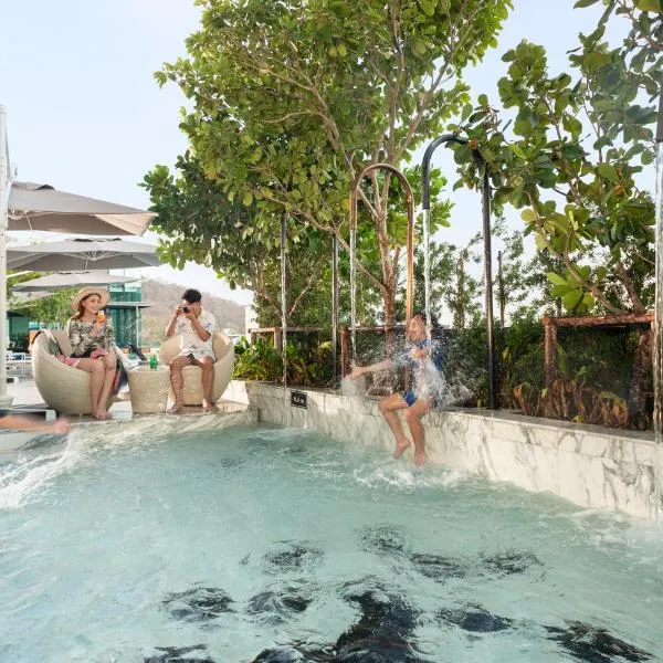 Viesnīca Holiday Inn & Suites Siracha Laemchabang by IHG pilsētā Sirača