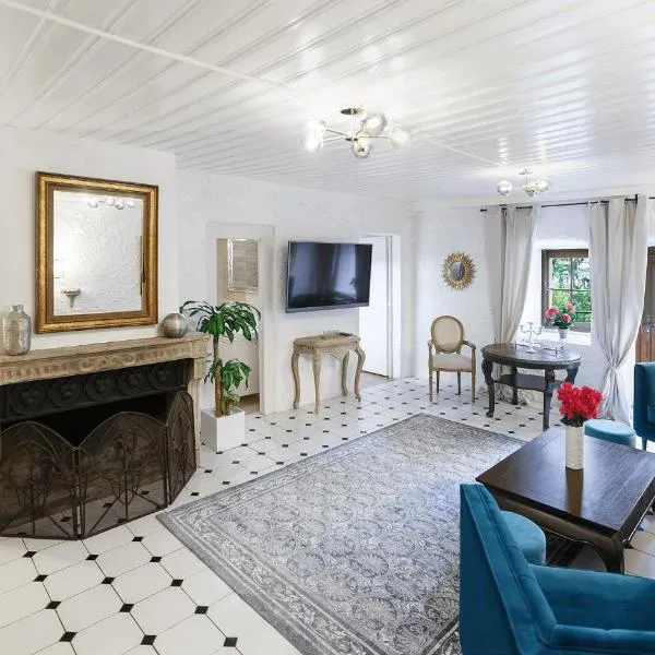 Château du Châtelard | 2 persons, hotel u gradu Montre